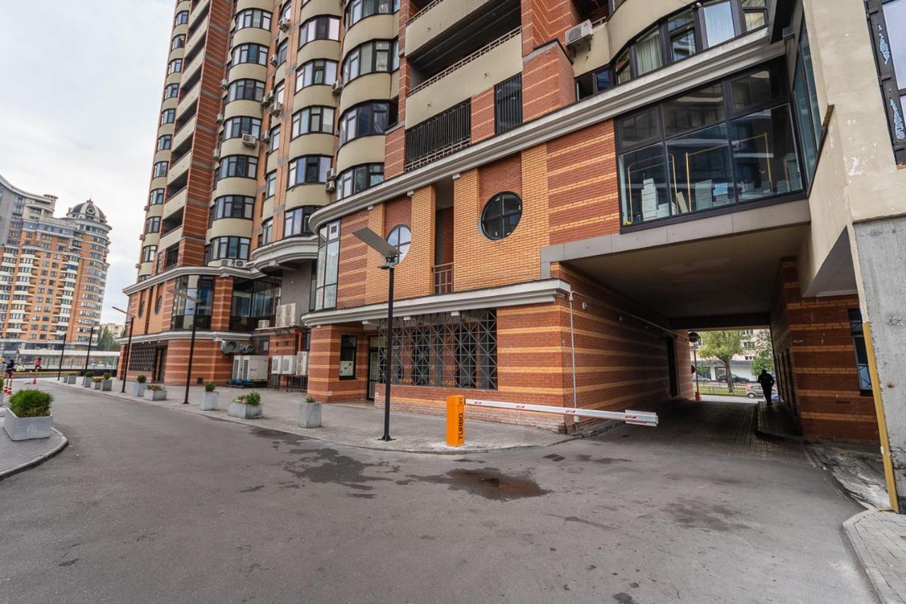New Building Near Arena City Lesi Ukrainky 7A كييف المظهر الخارجي الصورة